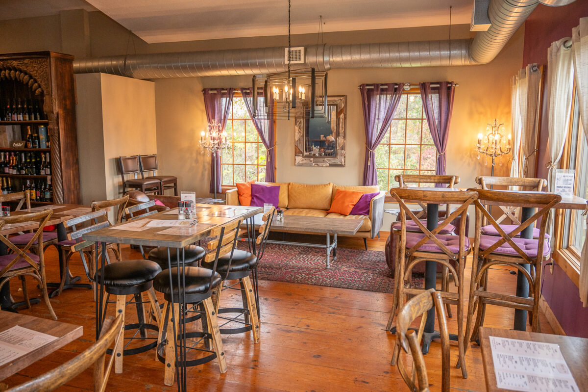 Contact – Beau's Bar & Bistro